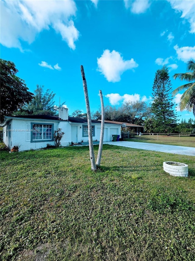 view of yard with a carport