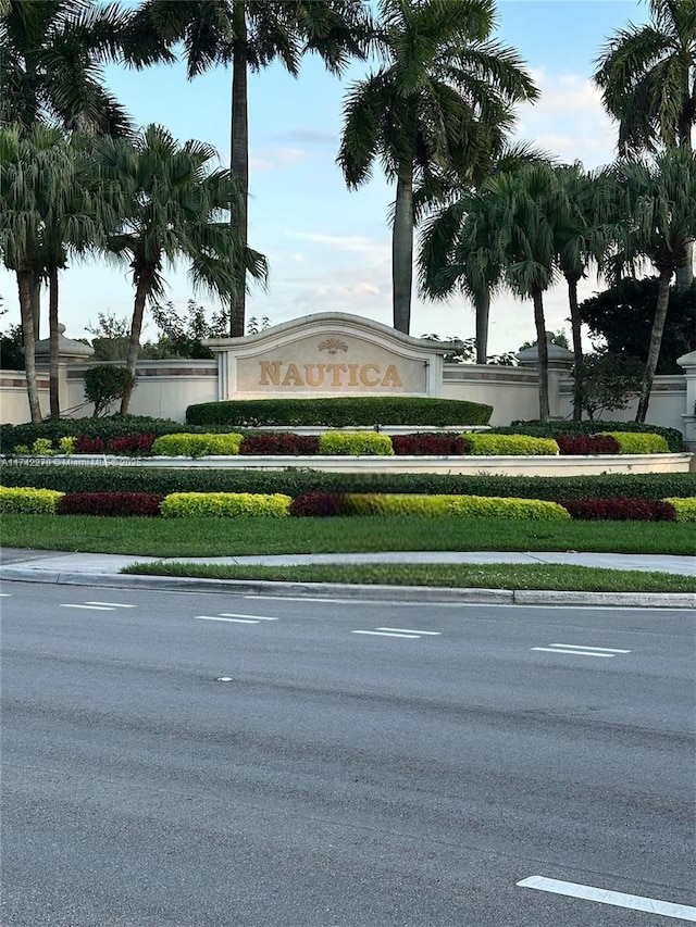 view of community / neighborhood sign