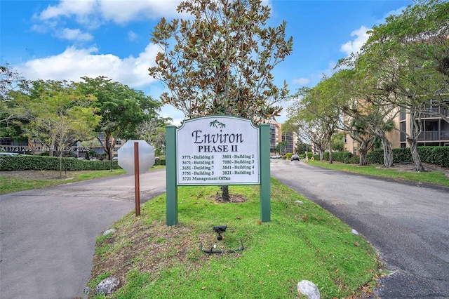 view of community / neighborhood sign