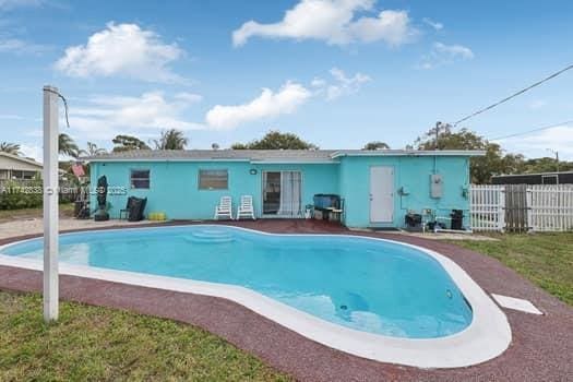 back of house featuring fence and a fenced in pool