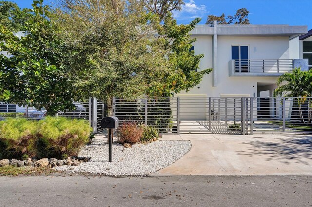 property entrance featuring a patio area