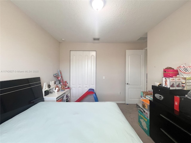 6411 Osprey Landing St, Davie, FL 33314 - bedroom featuring a textured ceiling, visible vents, baseboards, a closet, and carpet flooring