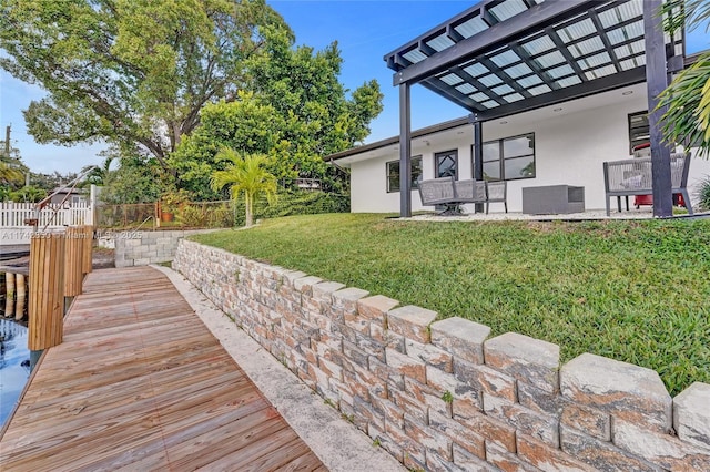 view of yard featuring a pergola