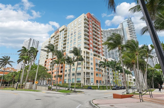 2000 N Bayshore Dr Unit 304, Miami, FL 33137 - view of apartment building / complex