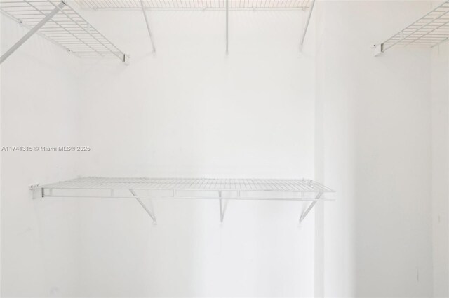 2000 N Bayshore Dr Unit 304, Miami, FL 33137 - view of walk in closet
