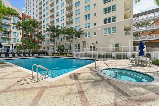 2000 N Bayshore Dr Unit 304, Miami, FL 33137 - community pool with a community hot tub and a patio