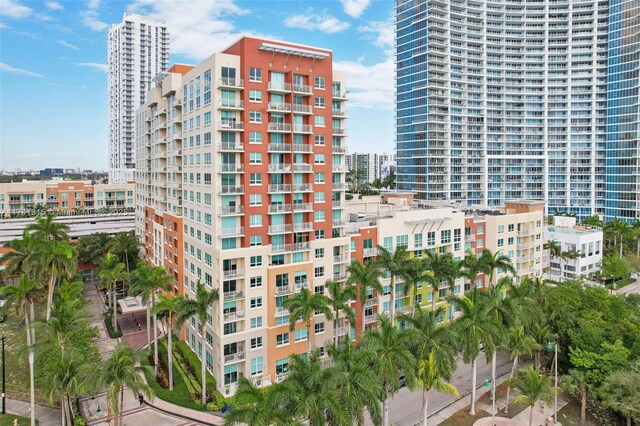 2000 N Bayshore Dr Unit 304, Miami, FL 33137 - view of property featuring a view of city