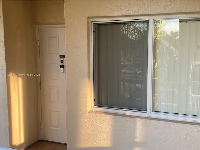 property entrance featuring stucco siding