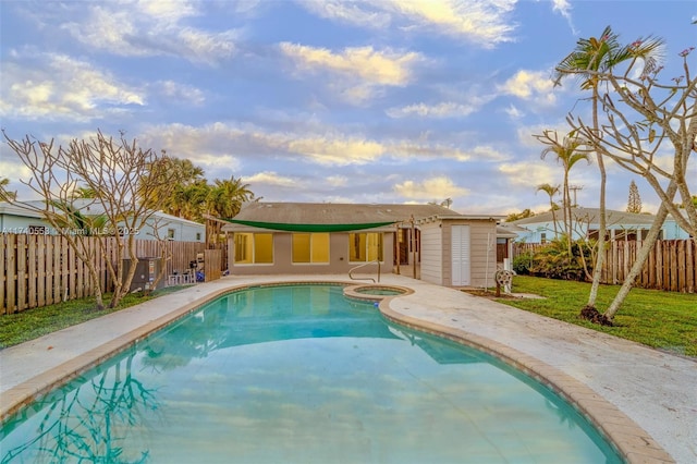 view of pool with an in ground hot tub