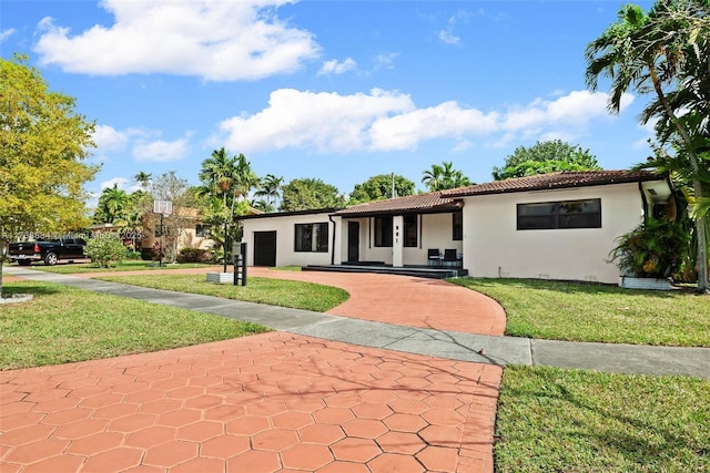 view of front of house with a front lawn