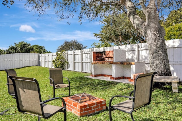 view of yard featuring an outdoor fire pit