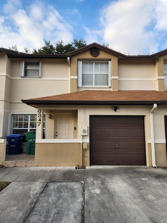 view of front facade with a garage