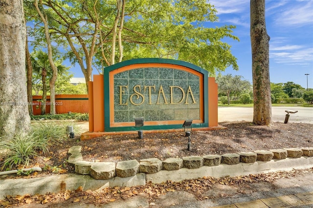 view of community / neighborhood sign