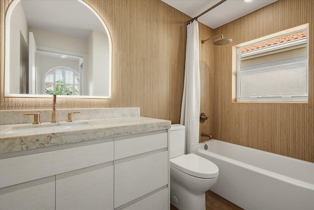 full bathroom featuring shower / tub combo with curtain, vanity, and toilet