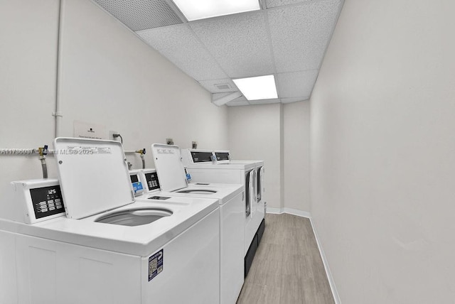 washroom with light wood-type flooring and independent washer and dryer