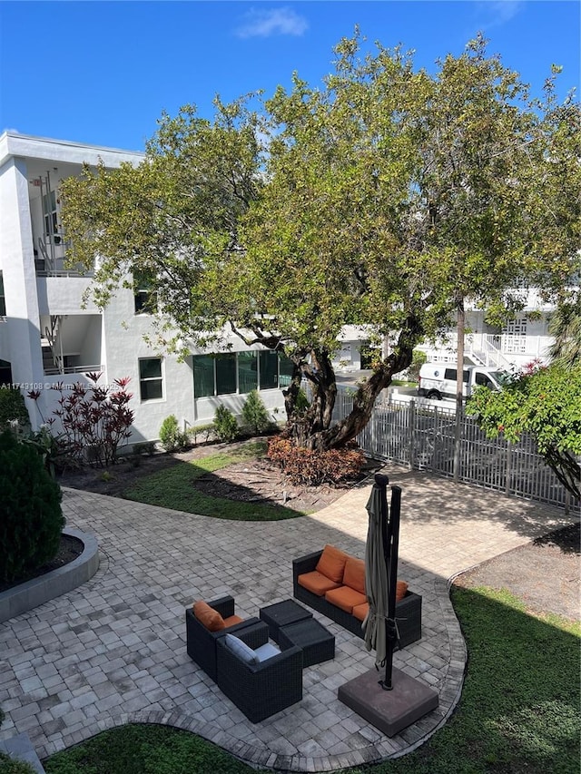 view of yard featuring a patio area