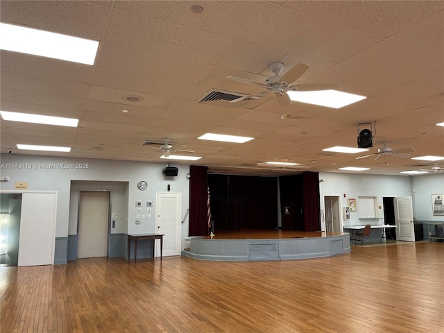 welcome area featuring ceiling fan