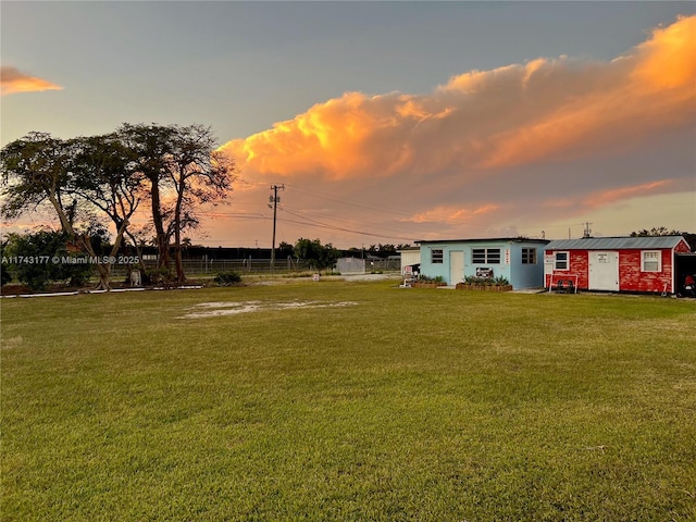 view of yard at dusk