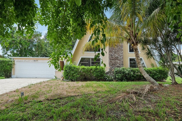 view of front facade featuring a garage