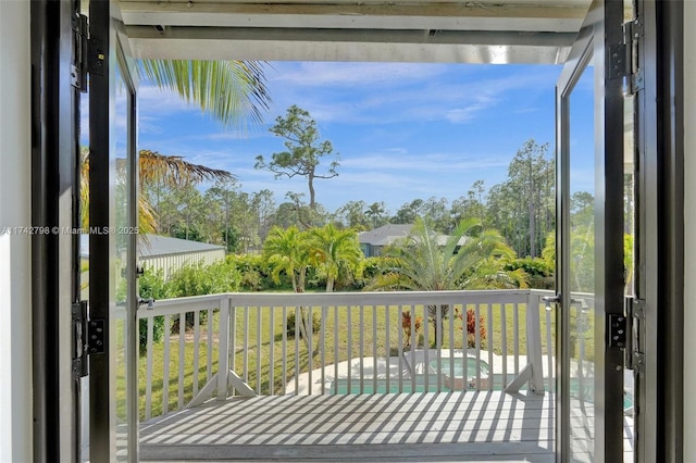 balcony featuring an in ground hot tub