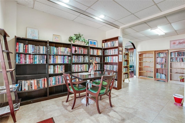 sitting room featuring a drop ceiling