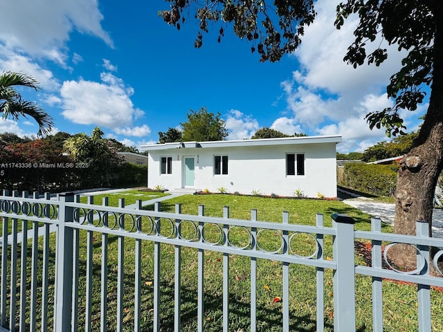 view of front of property with a front lawn