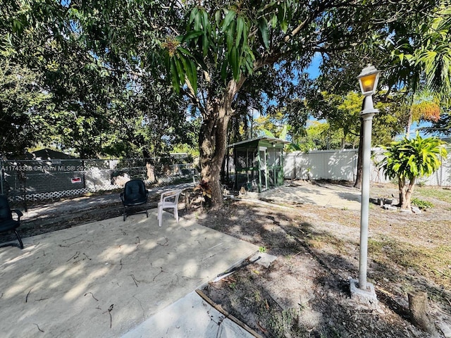 view of yard featuring a patio