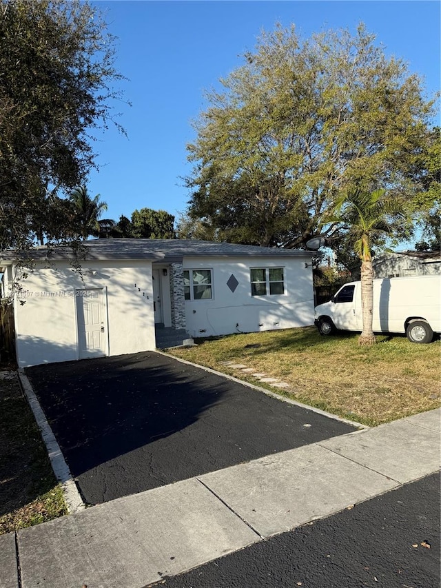 view of front of house with a front yard