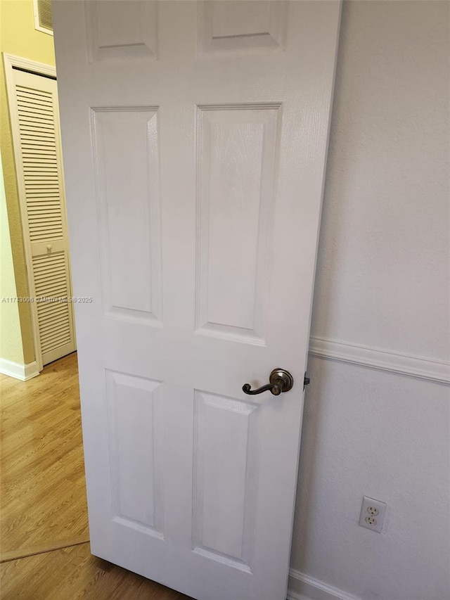 interior details with hardwood / wood-style floors