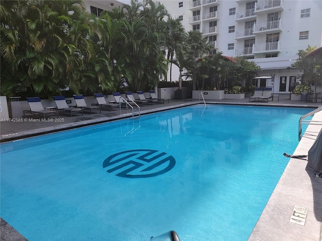 view of swimming pool