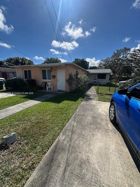 view of front of house with a front lawn