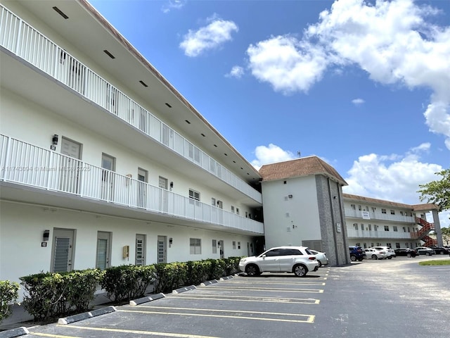 5102 NW 36th St Unit 611, Lauderdale Lakes, FL 33319 - view of property with uncovered parking