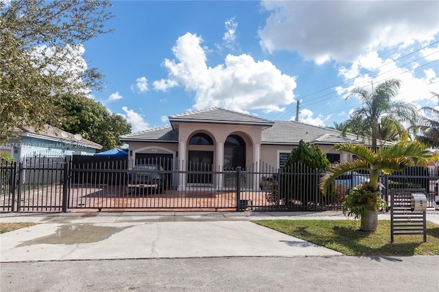 view of front of property