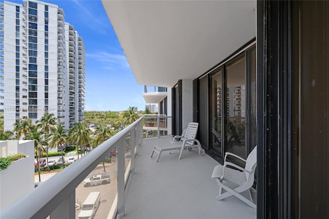 20281 E Country Club Dr Unit 403, Aventura, FL 33180 - view of balcony