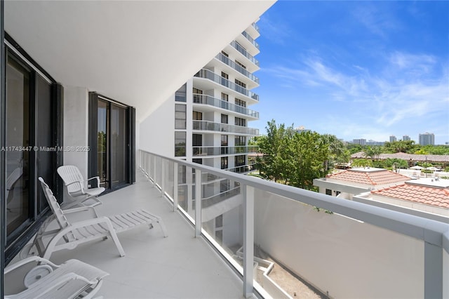20281 E Country Club Dr Unit 403, Aventura, FL 33180 - balcony featuring a city view