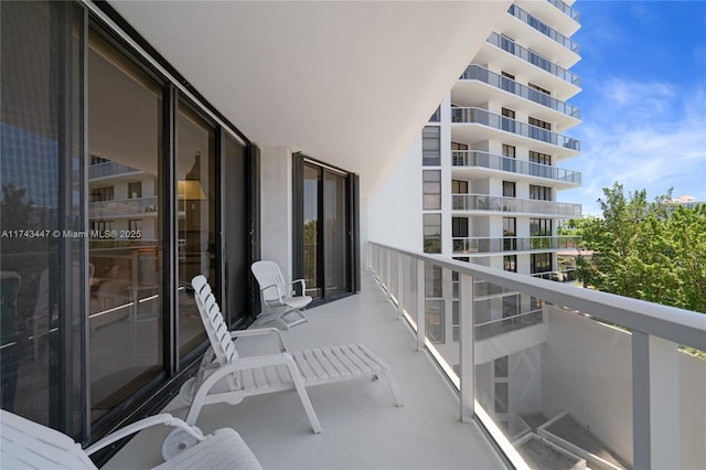 20281 E Country Club Dr Unit 403, Aventura, FL 33180 - view of balcony