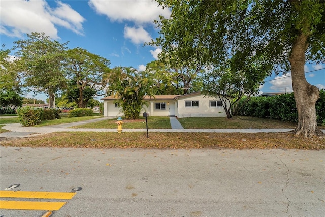 view of front facade with a garage and a front yard