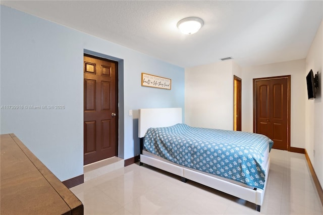 bedroom with a closet