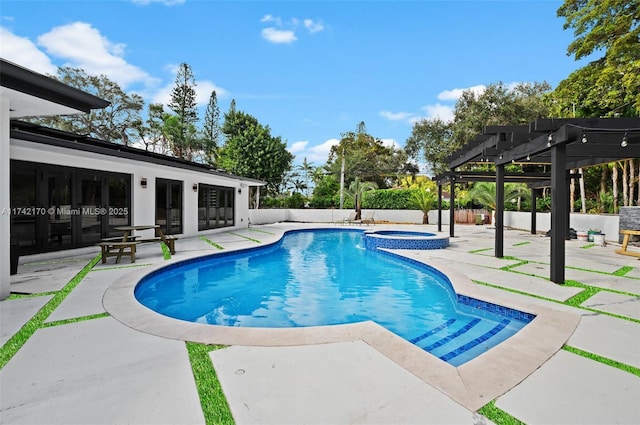 view of pool featuring an in ground hot tub, a patio area, and a pergola