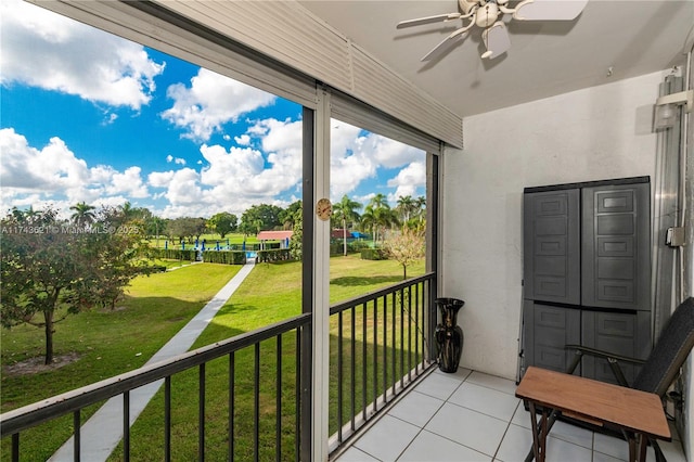 balcony featuring ceiling fan