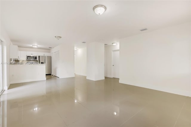 unfurnished room featuring light tile patterned floors