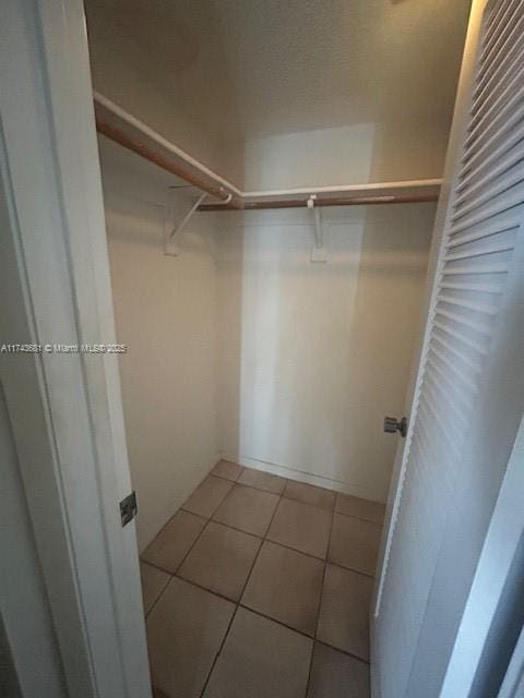 spacious closet featuring light tile patterned floors