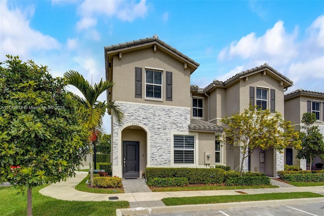 view of mediterranean / spanish-style home