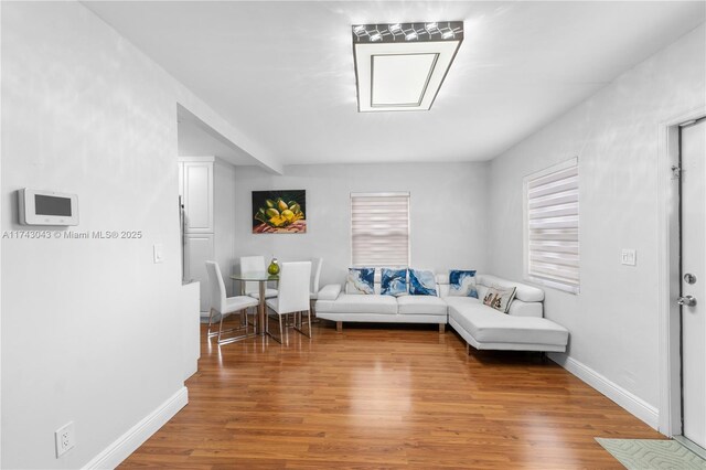 living room featuring light wood-style floors and baseboards