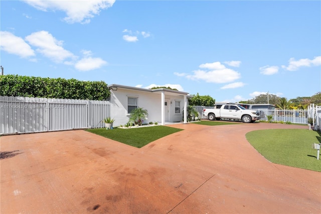 view of front of house with a front lawn