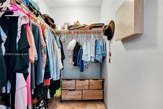 walk in closet with tile patterned floors