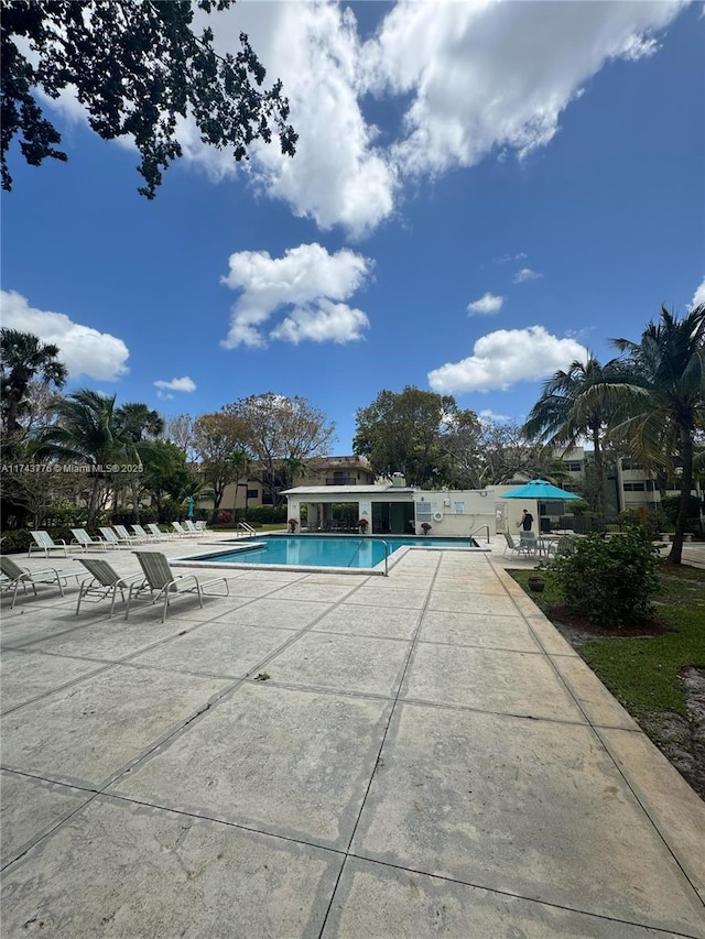 5155 E Sabal Palm Blvd Unit 204, Tamarac, FL 33319 - community pool with a patio