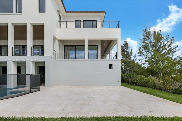 view of front facade featuring a patio area and stucco siding