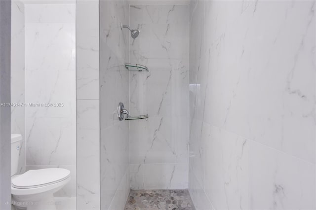 bathroom featuring toilet and tiled shower