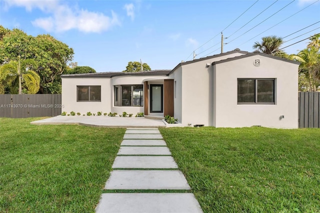 view of front of house featuring a front yard